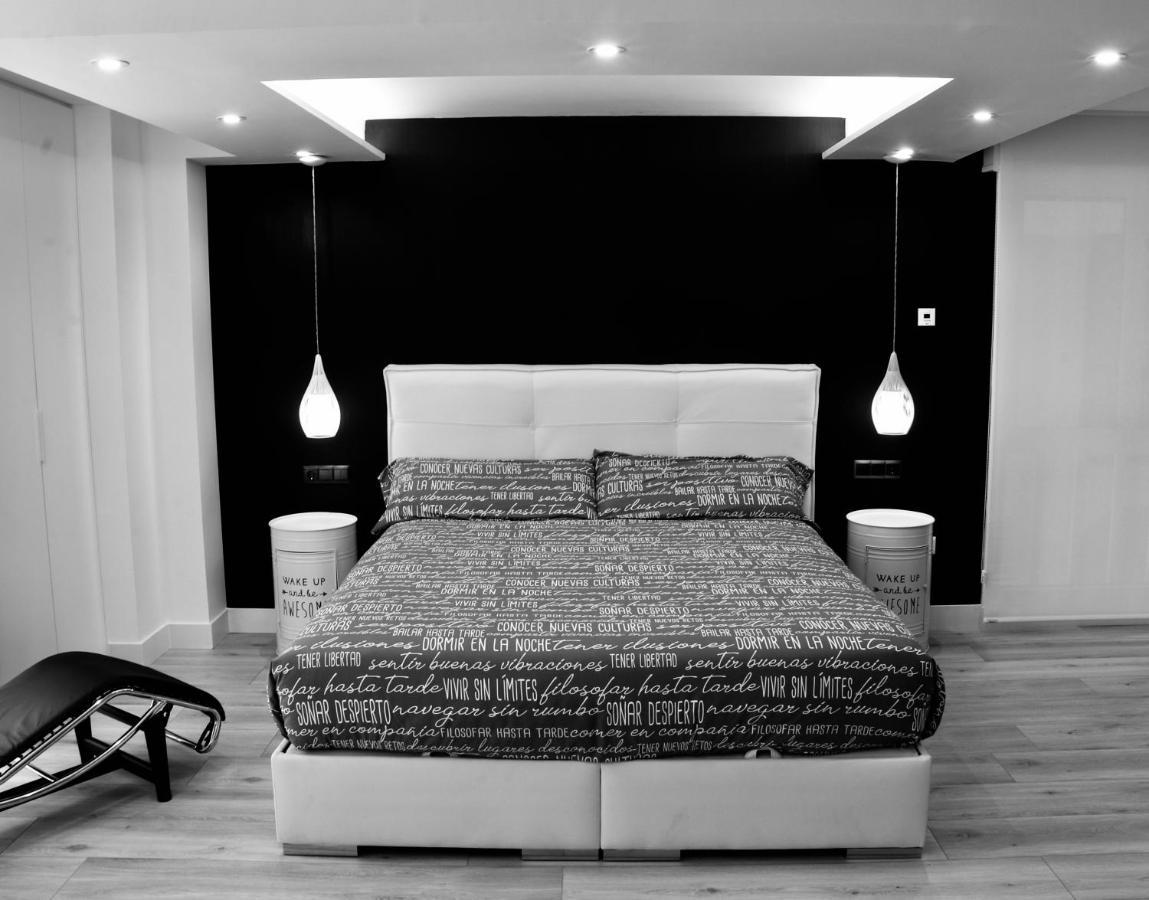 Black And White Suitte "Plaza" Noja Luaran gambar