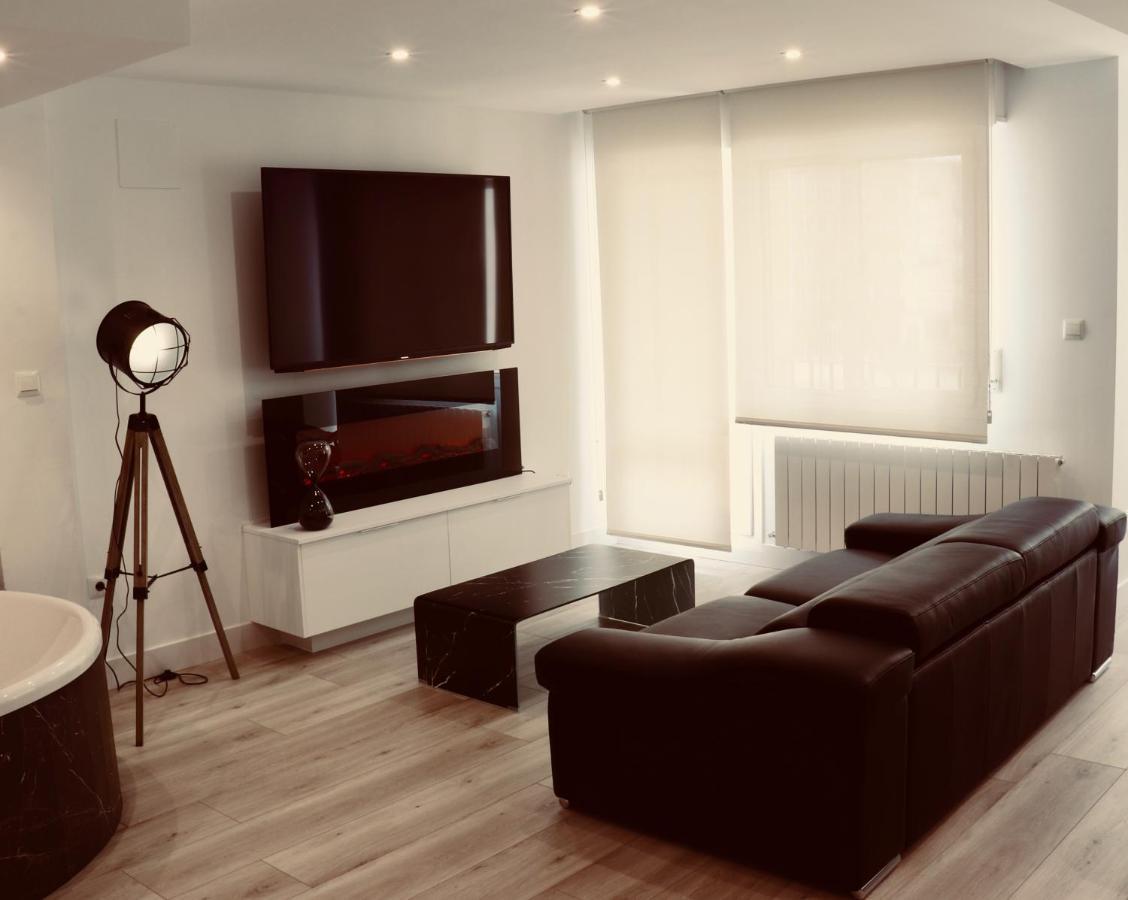 Black And White Suitte "Plaza" Noja Luaran gambar