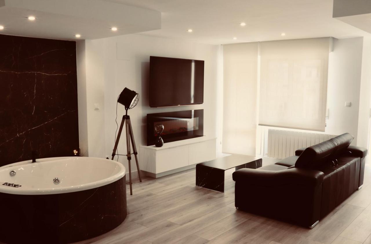Black And White Suitte "Plaza" Noja Luaran gambar
