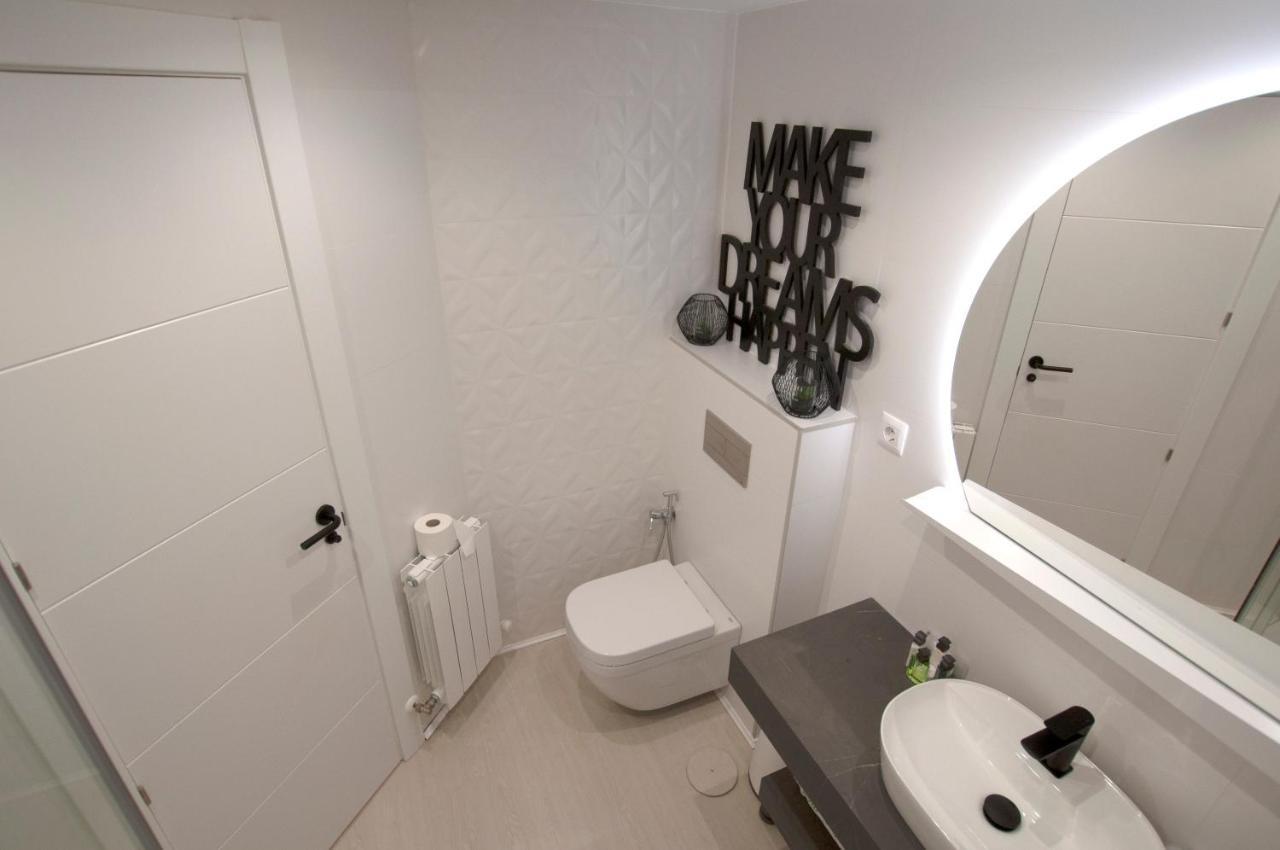 Black And White Suitte "Plaza" Noja Luaran gambar